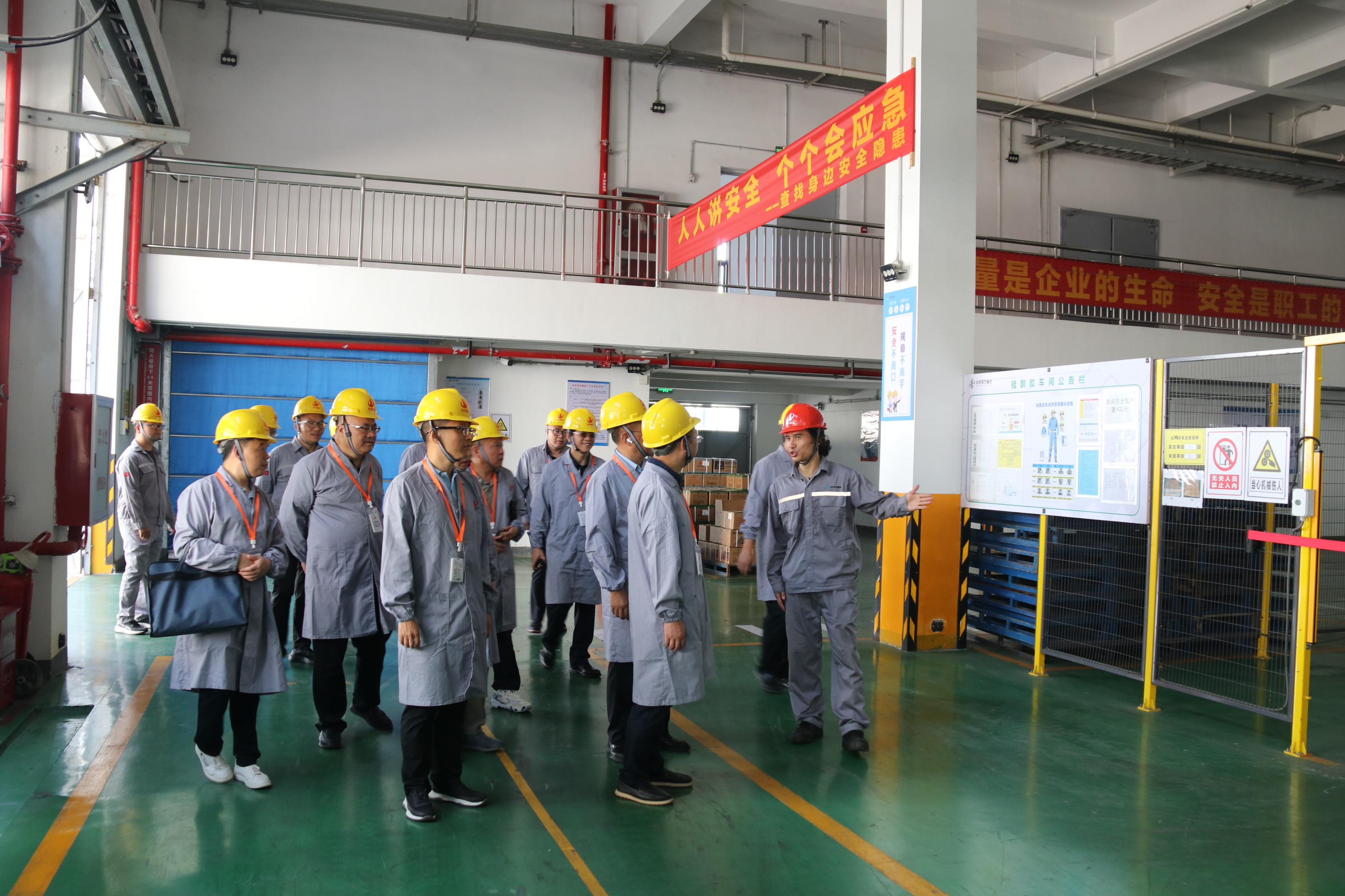 江西省有機(jī)硅產(chǎn)業(yè)協(xié)會(huì)與浙江省有機(jī)硅材料行業(yè)協(xié)會(huì)一行到中天東方氟硅走訪調(diào)研